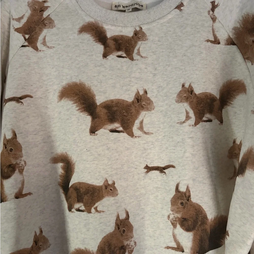New without Tags SM Wardrobe Squirrel-Print Crewneck Sweatshirt Size XL 26” bust - Picture 2 of 5
